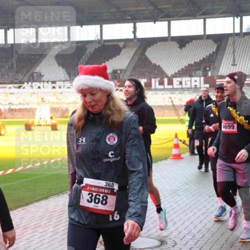 07.12.2025 - St. Pauli X-Mass-Run No. 15 Luisa Fischer http://msf.ph/oto/9377553 07.12.2025 10:27:14 Ziel 679, 1910, 368, 15, 368, 16, 4699, 4448, 28, 159, 368, 1396, 1468, 1472, 1638, 1639, 2068, 2518, 2648, 2649, 3720, 3771, 3787, 3792, 3828, 4185, 4334, 4353, 4384, 4448, 4460, 4461, 4469, 4481, 4506, 4512, 4529, 4532, 4699, 4703, 4705, 4709, 5010 meine-sportfotos.de