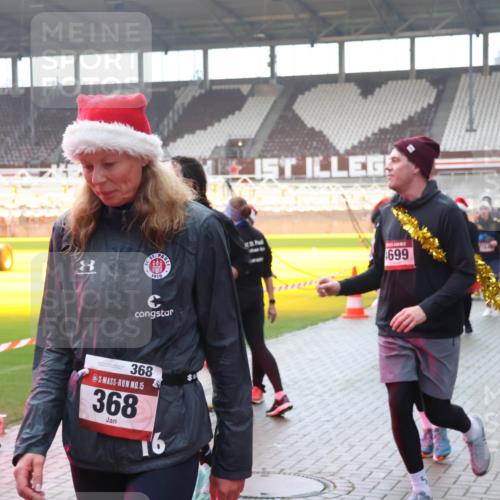 07.12.2025 - St. Pauli X-Mass-Run No. 15 Luisa Fischer http://msf.ph/oto/9377555 07.12.2025 10:27:15 Ziel 1910, 368, 15, 368, 16, 699, 28, 159, 1396, 1468, 1472, 1638, 2068, 2518, 2648, 2649, 3720, 3771, 3787, 3792, 3828, 4185, 4334, 4353, 4384, 4448, 4460, 4461, 4469, 4481, 4506, 4512, 4529, 4532, 4699, 4703, 4705, 4709, 5010 meine-sportfotos.de