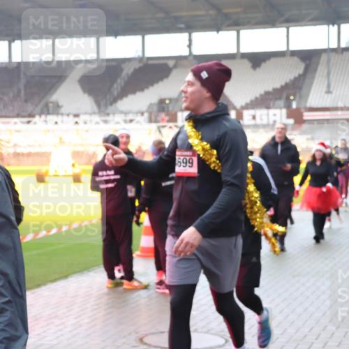 07.12.2025 - St. Pauli X-Mass-Run No. 15 Luisa Fischer http://msf.ph/oto/9377562 07.12.2025 10:27:15 Ziel 1910, 368, 699, 28, 159, 1396, 1468, 1472, 1638, 2068, 2518, 2648, 2649, 3720, 3771, 3787, 3792, 3828, 4185, 4334, 4353, 4384, 4448, 4460, 4461, 4469, 4481, 4506, 4512, 4529, 4532, 4699, 4703, 4705, 4709, 5010 meine-sportfotos.de