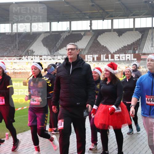 07.12.2025 - St. Pauli X-Mass-Run No. 15 Luisa Fischer http://msf.ph/oto/9377582 07.12.2025 10:27:21 Ziel 24, 2518, 264, 15, 4448, 38, 159, 1317, 1396, 1468, 1472, 1618, 2518, 2648, 2649, 3720, 3771, 3787, 3792, 3828, 4185, 4225, 4334, 4353, 4384, 4391, 4409, 4410, 4506, 4512, 4705 meine-sportfotos.de