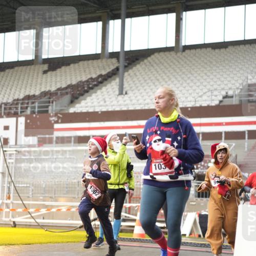 07.12.2025 - St. Pauli X-Mass-Run No. 15 Patografie http://msf.ph/oto/9377594 07.12.2025 10:08:40 Ziel 390, 707, 789, 947, 1002, 1031, 1176, 2247, 2248, 2521, 3212, 3332, 3335, 3495, 3671, 3759, 3904, 4205, 4232, 4234, 4451 meine-sportfotos.de