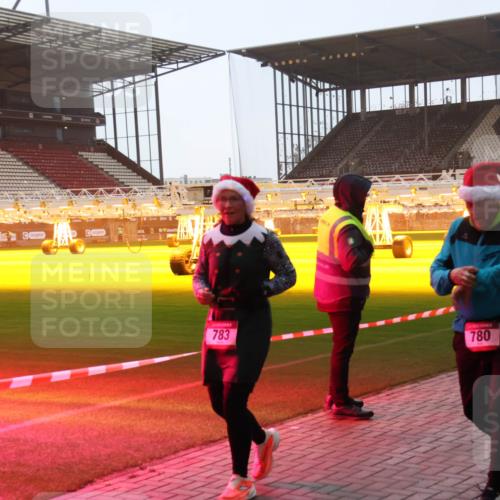 07.12.2025 - St. Pauli X-Mass-Run No. 15 Luisa Fischer http://msf.ph/oto/9377598 07.12.2025 10:01:59 Ziel 783, 780, 118, 393, 780, 783, 801, 804, 959, 1124, 1294, 1724, 1760, 1859, 1887, 1892, 2167, 2528, 2681, 3187, 3580, 3582, 3629, 3878 meine-sportfotos.de