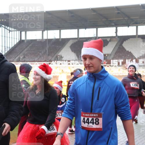 07.12.2025 - St. Pauli X-Mass-Run No. 15 Luisa Fischer http://msf.ph/oto/9377599 07.12.2025 10:27:23 Ziel 68, 512, 15, 4448, 1396, 1510, 3792, 159, 1312, 1317, 1396, 1468, 1472, 1618, 3720, 3771, 3787, 3792, 3828, 4185, 4225, 4334, 4353, 4384, 4391, 4409, 4410, 4506, 4512, 4705 meine-sportfotos.de