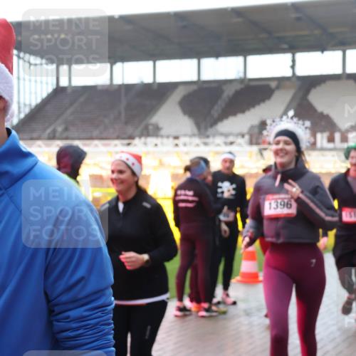 07.12.2025 - St. Pauli X-Mass-Run No. 15 Luisa Fischer http://msf.ph/oto/9377606 07.12.2025 10:27:24 Ziel 15, 1396, 159, 1312, 1317, 1468, 1472, 1618, 3720, 3771, 3787, 3792, 3828, 4185, 4225, 4334, 4353, 4384, 4391, 4409, 4410, 4506, 4512, 4705 meine-sportfotos.de