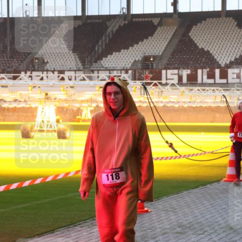 07.12.2025 - St. Pauli X-Mass-Run No. 15 Luisa Fischer http://msf.ph/oto/9377616 07.12.2025 10:02:16 Ziel 15, 118, 1760, 118, 393, 804, 959, 1124, 1294, 1724, 1760, 1859, 2167, 2472, 2681, 3187, 3580, 3582, 3629, 3878 meine-sportfotos.de