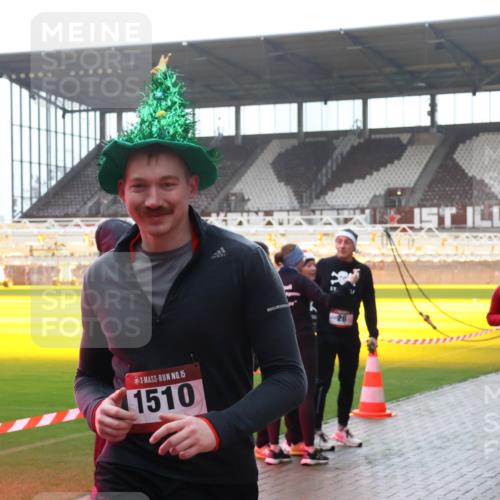 07.12.2025 - St. Pauli X-Mass-Run No. 15 Luisa Fischer http://msf.ph/oto/9377629 07.12.2025 10:27:27 Ziel 15, 1510, 28, 1, 3792, 4532, 159, 1312, 1317, 1468, 1472, 1618, 3571, 3720, 3771, 3787, 3792, 3828, 4185, 4225, 4334, 4353, 4384, 4391, 4409, 4410, 4705 meine-sportfotos.de