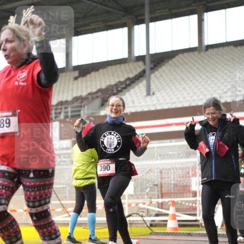 07.12.2025 - St. Pauli X-Mass-Run No. 15 Patografie http://msf.ph/oto/9377630 07.12.2025 10:08:43 Ziel 390, 707, 786, 789, 947, 1002, 1031, 1176, 2247, 2248, 2521, 3212, 3332, 3335, 3484, 3495, 3671, 3759, 3904, 3907, 4205, 4232, 4234, 4451 meine-sportfotos.de