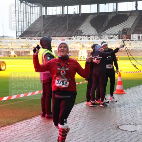 07.12.2025 - St. Pauli X-Mass-Run No. 15 Luisa Fischer http://msf.ph/oto/9377640 07.12.2025 10:27:29 Ziel 15, 3792, 4532, 28, 4529, 159, 1312, 1317, 1468, 1472, 1618, 3571, 3720, 3771, 3787, 3792, 3828, 4185, 4225, 4334, 4353, 4384, 4391, 4409, 4410, 4705 meine-sportfotos.de