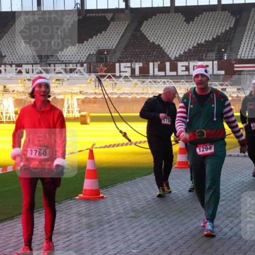 07.12.2025 - St. Pauli X-Mass-Run No. 15 Luisa Fischer http://msf.ph/oto/9377646 07.12.2025 10:02:24 Ziel 1760, 1724, 1294, 3878, 804, 959, 1724, 1859, 1934, 2167, 2472, 2681, 3187, 3580, 3582, 3629, 3878, 3944 meine-sportfotos.de