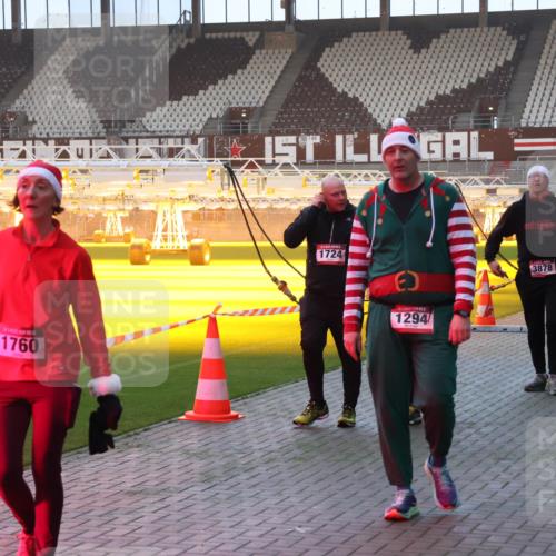 07.12.2025 - St. Pauli X-Mass-Run No. 15 Luisa Fischer http://msf.ph/oto/9377648 07.12.2025 10:02:25 Ziel 1760, 1724, 1294, 3878, 959, 804, 959, 1724, 1859, 1934, 2167, 2472, 2681, 2923, 3187, 3580, 3582, 3629, 3878, 3944 meine-sportfotos.de