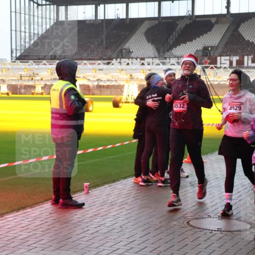 07.12.2025 - St. Pauli X-Mass-Run No. 15 Luisa Fischer http://msf.ph/oto/9377650 07.12.2025 10:27:30 Ziel 4532, 4529, 4384, 159, 1312, 1317, 1468, 1472, 1618, 3571, 3715, 3720, 3771, 3787, 3792, 3828, 4185, 4225, 4334, 4353, 4384, 4391, 4409, 4410, 4705 meine-sportfotos.de