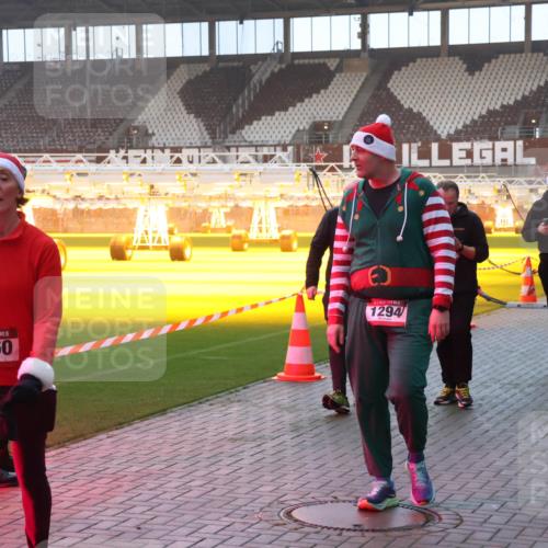 07.12.2025 - St. Pauli X-Mass-Run No. 15 Luisa Fischer http://msf.ph/oto/9377652 07.12.2025 10:02:26 Ziel 15, 1760, 1294, 3878, 804, 959, 1724, 1859, 1934, 2167, 2472, 2681, 2923, 3187, 3580, 3582, 3629, 3878, 3944 meine-sportfotos.de