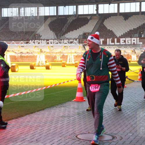 07.12.2025 - St. Pauli X-Mass-Run No. 15 Luisa Fischer http://msf.ph/oto/9377654 07.12.2025 10:02:26 Ziel 1760, 1294, 3878, 804, 959, 1724, 1859, 1934, 2167, 2472, 2681, 2923, 3187, 3580, 3582, 3629, 3878, 3944 meine-sportfotos.de