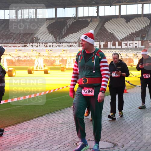 07.12.2025 - St. Pauli X-Mass-Run No. 15 Luisa Fischer http://msf.ph/oto/9377656 07.12.2025 10:02:26 Ziel 1294, 1855, 3878, 804, 959, 1724, 1859, 1934, 2167, 2472, 2681, 2923, 3187, 3580, 3582, 3629, 3878, 3944 meine-sportfotos.de