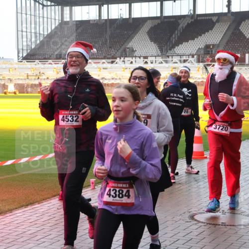 07.12.2025 - St. Pauli X-Mass-Run No. 15 Luisa Fischer http://msf.ph/oto/9377657 07.12.2025 10:27:32 Ziel 15, 4532, 9, 15, 4384, 28, 3720, 159, 1312, 1317, 1468, 1472, 1618, 3571, 3714, 3715, 3720, 3771, 3787, 3792, 3828, 4185, 4225, 4334, 4353, 4384, 4391, 4409, 4410, 4435, 4705 meine-sportfotos.de