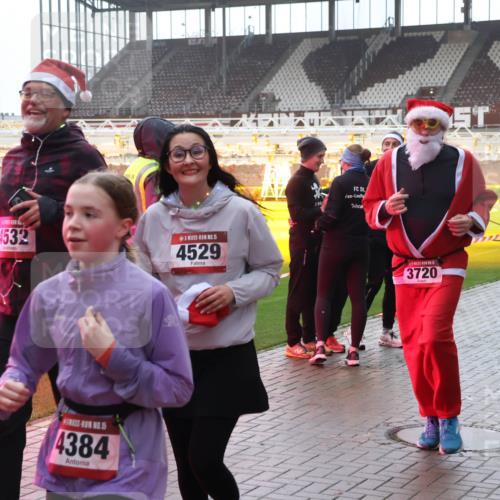 07.12.2025 - St. Pauli X-Mass-Run No. 15 Luisa Fischer http://msf.ph/oto/9377659 07.12.2025 10:27:32 Ziel 4532, 15, 4529, 15, 4384, 3720, 159, 1312, 1317, 1468, 1472, 1618, 3571, 3714, 3715, 3720, 3771, 3787, 3792, 3828, 4185, 4225, 4334, 4353, 4384, 4391, 4409, 4410, 4435, 4705 meine-sportfotos.de