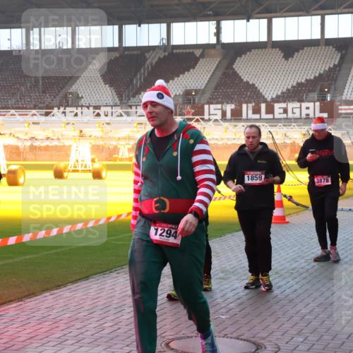 07.12.2025 - St. Pauli X-Mass-Run No. 15 Luisa Fischer http://msf.ph/oto/9377660 07.12.2025 10:02:27 Ziel 1294, 1859, 3878, 804, 959, 1724, 1859, 1934, 2167, 2472, 2681, 2923, 3580, 3582, 3629, 3878, 3944 meine-sportfotos.de