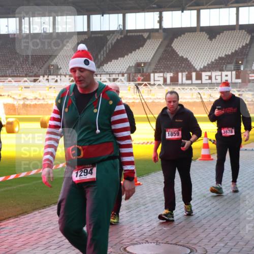 07.12.2025 - St. Pauli X-Mass-Run No. 15 Luisa Fischer http://msf.ph/oto/9377664 07.12.2025 10:02:27 Ziel 1294, 1859, 3878, 804, 959, 1724, 1859, 1934, 2167, 2472, 2681, 2923, 3580, 3582, 3629, 3878, 3944 meine-sportfotos.de