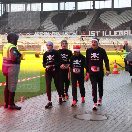 07.12.2025 - St. Pauli X-Mass-Run No. 15 Luisa Fischer http://msf.ph/oto/9377668 07.12.2025 10:27:35 Ziel 23, 28, 3821, 159, 1312, 1317, 1468, 1472, 1618, 3571, 3714, 3715, 3720, 3722, 3723, 3771, 3787, 3793, 3828, 4185, 4225, 4334, 4353, 4384, 4391, 4409, 4410, 4435, 4705 meine-sportfotos.de