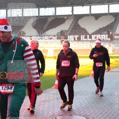 07.12.2025 - St. Pauli X-Mass-Run No. 15 Luisa Fischer http://msf.ph/oto/9377669 07.12.2025 10:02:28 Ziel 15, 1294, 1859, 3878, 959, 1724, 1859, 1934, 2167, 2472, 2681, 2923, 3580, 3582, 3629, 3944 meine-sportfotos.de