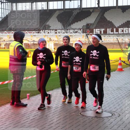 07.12.2025 - St. Pauli X-Mass-Run No. 15 Luisa Fischer http://msf.ph/oto/9377674 07.12.2025 10:27:36 Ziel 3698, 23, 28, 159, 1312, 1317, 1468, 1472, 1618, 3571, 3714, 3715, 3720, 3722, 3723, 3771, 3787, 3793, 3828, 4185, 4225, 4334, 4353, 4384, 4391, 4409, 4410, 4435, 4705 meine-sportfotos.de