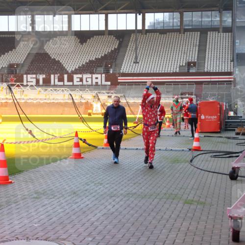 07.12.2025 - St. Pauli X-Mass-Run No. 15 Luisa Fischer http://msf.ph/oto/9377683 07.12.2025 10:02:37 Ziel 959, 3944, 63, 304, 959, 1105, 1828, 1829, 1934, 2167, 2472, 2604, 2923, 3944 meine-sportfotos.de