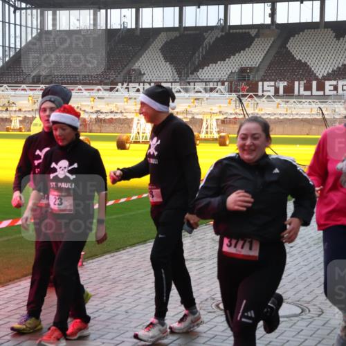 07.12.2025 - St. Pauli X-Mass-Run No. 15 Luisa Fischer http://msf.ph/oto/9377686 07.12.2025 10:27:37 Ziel 3699, 23, 3771, 159, 1312, 1317, 1468, 1472, 1618, 3571, 3714, 3715, 3720, 3722, 3723, 3771, 3787, 3793, 3828, 4185, 4225, 4334, 4353, 4384, 4391, 4409, 4410, 4435, 4705 meine-sportfotos.de