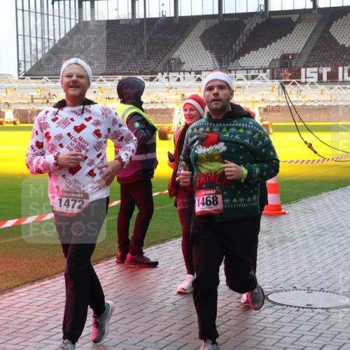 07.12.2025 - St. Pauli X-Mass-Run No. 15 Luisa Fischer http://msf.ph/oto/9377719 07.12.2025 10:27:43 Ziel 1472, 1468, 4334, 159, 1312, 1317, 1468, 1472, 1618, 2677, 3154, 3156, 3571, 3706, 3707, 3714, 3715, 3720, 3722, 3723, 3793, 4225, 4334, 4353, 4384, 4391, 4409, 4410, 4435 meine-sportfotos.de