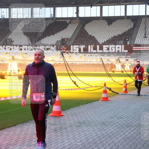 07.12.2025 - St. Pauli X-Mass-Run No. 15 Luisa Fischer http://msf.ph/oto/9377721 07.12.2025 10:02:44 Ziel 959, 63, 304, 1105, 1828, 1829, 1934, 2472, 2510, 2514, 2604, 2908, 2923, 3944 meine-sportfotos.de
