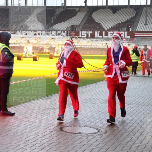 07.12.2025 - St. Pauli X-Mass-Run No. 15 Luisa Fischer http://msf.ph/oto/9377735 07.12.2025 10:27:46 Ziel 4334, 4353, 1618, 4410, 13, 159, 175, 1312, 1317, 1468, 1472, 1618, 2677, 3154, 3156, 3571, 3706, 3707, 3714, 3715, 3720, 3722, 3723, 3793, 4225, 4334, 4353, 4391, 4409, 4410, 4435 meine-sportfotos.de