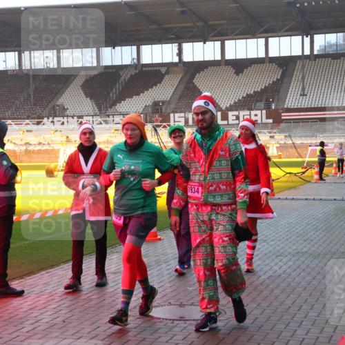 07.12.2025 - St. Pauli X-Mass-Run No. 15 Luisa Fischer http://msf.ph/oto/9377739 07.12.2025 10:02:56 Ziel 103, 1934, 63, 304, 1105, 1828, 1829, 1934, 2510, 2514, 2604, 2780, 2781, 2908, 2923, 3518, 3892, 3944 meine-sportfotos.de