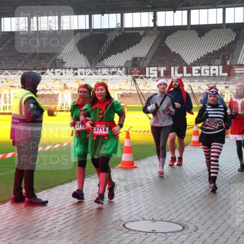 07.12.2025 - St. Pauli X-Mass-Run No. 15 Luisa Fischer http://msf.ph/oto/9377747 07.12.2025 10:27:55 Ziel 3713, 3714, 4225, 1312, 175, 1312, 1317, 1468, 1472, 1618, 2060, 2101, 2188, 2677, 3154, 3156, 3458, 3571, 3706, 3707, 3713, 3714, 3715, 3720, 3722, 3723, 3793, 4225, 4334, 4353, 4383, 4391, 4409, 4410, 4435, 4462, 4463, 4515, 4516 meine-sportfotos.de