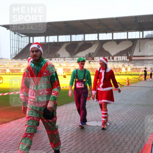 07.12.2025 - St. Pauli X-Mass-Run No. 15 Luisa Fischer http://msf.ph/oto/9377750 07.12.2025 10:02:58 Ziel 1934, 304, 63, 304, 918, 1105, 1314, 1828, 1829, 1934, 2510, 2514, 2604, 2780, 2781, 2908, 2923, 3518, 3892, 3944 meine-sportfotos.de