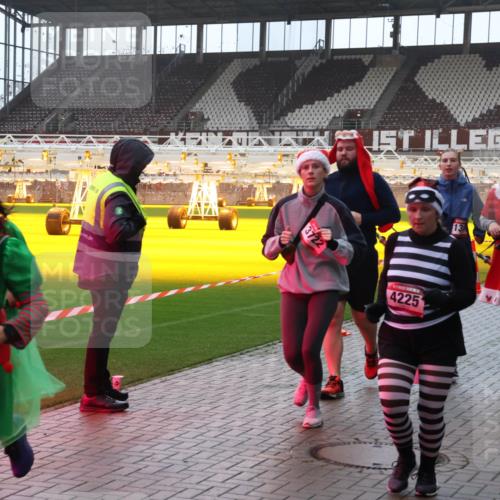 07.12.2025 - St. Pauli X-Mass-Run No. 15 Luisa Fischer http://msf.ph/oto/9377758 07.12.2025 10:27:57 Ziel 3714, 4225, 13, 1312, 4435, 175, 1312, 1317, 1468, 1472, 1618, 2060, 2101, 2188, 2677, 3154, 3156, 3458, 3571, 3706, 3707, 3713, 3714, 3715, 3720, 3722, 3723, 3793, 4225, 4334, 4353, 4383, 4391, 4409, 4410, 4435, 4462, 4463, 4515, 4516 meine-sportfotos.de