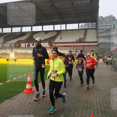 07.12.2025 - St. Pauli X-Mass-Run No. 15 Fabian Wolf http://msf.ph/oto/9377759 07.12.2025 10:06:30 Ziel 34, 187, 562, 1369, 1479, 1480, 1832, 1946, 3213, 3232, 3534, 3535, 3536, 3537, 4459, 4672, 4677 meine-sportfotos.de