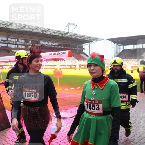 07.12.2025 - St. Pauli X-Mass-Run No. 15 Luisa Fischer http://msf.ph/oto/9377765 07.12.2025 11:06:01 Ziel 15, 1860, 434, 15, 1853, 199, 200, 201, 434, 831, 924, 925, 927, 929, 932, 973, 1046, 1049, 1092, 1196, 1208, 1311, 1428, 1432, 1492, 1600, 1608, 1630, 1840, 1841, 2006, 2254, 2884, 3272, 3278 meine-sportfotos.de
