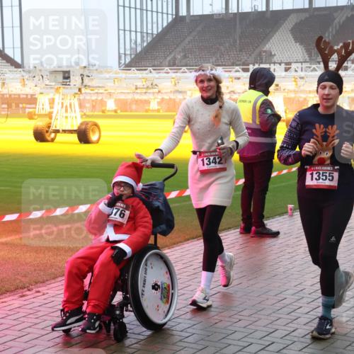 07.12.2025 - St. Pauli X-Mass-Run No. 15 Luisa Fischer http://msf.ph/oto/9377774 07.12.2025 11:08:47 Ziel 5, 76, 1342, 15, 1355, 6, 1596, 100, 152, 155, 166, 396, 446, 629, 635, 653, 758, 772, 774, 784, 1078, 1107, 1123, 1129, 1170, 1184, 1226, 1230, 1249, 1342, 1355, 1412, xxxx, 1424, 1491, 1520, 1525, 1559, 1560, 1596, 1625, 1706, 1809, 1810, 2259, 2893, 4584, 4798, 4815, 4819, 4830 meine-sportfotos.de