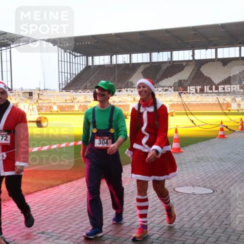 07.12.2025 - St. Pauli X-Mass-Run No. 15 Luisa Fischer http://msf.ph/oto/9377788 07.12.2025 10:03:00 Ziel 2472, 304, 63, 304, 885, 918, 1105, 1314, 1828, 1829, 1934, 2510, 2514, 2604, 2780, 2781, 2908, 2923, 3284, 3518, 3892, 3944 meine-sportfotos.de