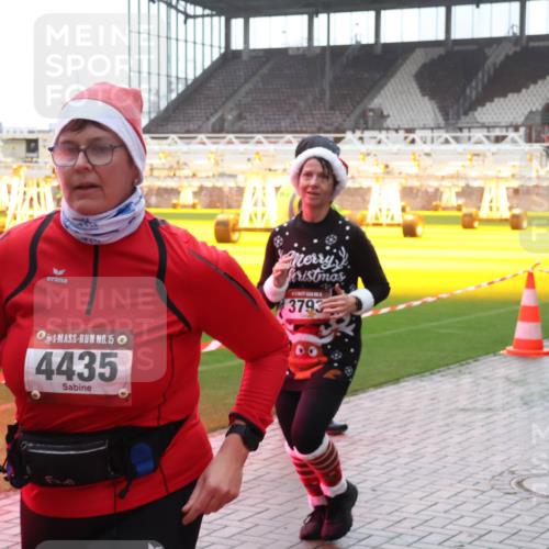 07.12.2025 - St. Pauli X-Mass-Run No. 15 Luisa Fischer http://msf.ph/oto/9377793 07.12.2025 10:28:02 Ziel 150, 4435, 3793, 175, 1312, 1317, 1618, 1717, 2060, 2101, 2188, 2677, 3154, 3156, 3458, 3571, 3706, 3707, 3713, 3714, 3715, 3722, 3723, 3793, 4132, 4133, 4225, 4350, 4383, 4391, 4409, 4410, 4435, 4462, 4463, 4515, 4516, 4538, 4875 meine-sportfotos.de