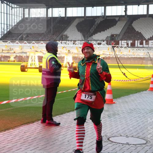 07.12.2025 - St. Pauli X-Mass-Run No. 15 Luisa Fischer http://msf.ph/oto/9377801 07.12.2025 10:28:06 Ziel 06, 15, 175, 175, 1312, 1317, 1717, 2060, 2101, 2188, 2677, 3154, 3156, 3458, 3571, 3706, 3707, 3713, 3714, 3715, 3722, 3723, 3793, 4132, 4133, 4225, 4350, 4383, 4409, 4435, 4453, 4454, 4462, 4463, 4515, 4516, 4527, 4538, 4875 meine-sportfotos.de