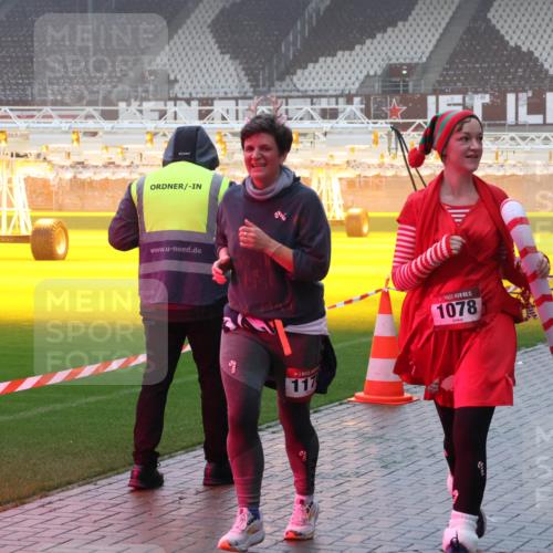 07.12.2025 - St. Pauli X-Mass-Run No. 15 Luisa Fischer http://msf.ph/oto/9377802 07.12.2025 11:08:50 Ziel 117, 15, 1078, 1560, 100, 152, 155, 166, 396, 446, 629, 635, 653, 758, 772, 774, 784, 1078, 1123, 1129, 1170, 1184, 1226, 1230, 1249, 1342, 1355, 1412, xxxx, 1424, 1464, 1491, 1520, 1525, 1559, 1560, 1596, 1625, 1706, 1809, 1810, 2259, 2893, 4471, 4584, 4798, 4815, 4819, 4830 meine-sportfotos.de