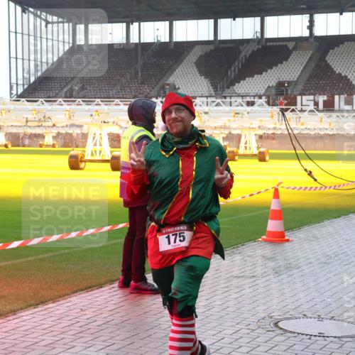 07.12.2025 - St. Pauli X-Mass-Run No. 15 Luisa Fischer http://msf.ph/oto/9377804 07.12.2025 10:28:06 Ziel 06, 3, 15, 175, 175, 1312, 1317, 1717, 2060, 2101, 2188, 2677, 3154, 3156, 3458, 3571, 3706, 3707, 3713, 3714, 3715, 3722, 3723, 3793, 4132, 4133, 4225, 4350, 4383, 4409, 4435, 4453, 4454, 4462, 4463, 4515, 4516, 4527, 4538, 4875 meine-sportfotos.de