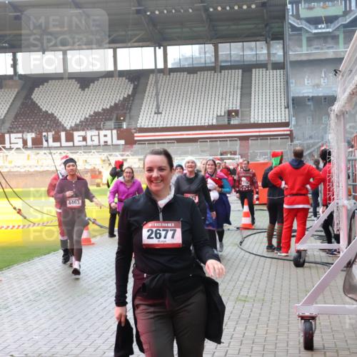 07.12.2025 - St. Pauli X-Mass-Run No. 15 Luisa Fischer http://msf.ph/oto/9377820 07.12.2025 10:28:11 Ziel 4463, 15, 2677, 175, 1717, 1742, 1745, 2060, 2101, 2188, 2677, 3154, 3156, 3412, 3458, 3571, 3706, 3707, 3713, 3714, 3715, 3722, 3723, 3730, 3793, 3879, 3881, 3883, 4065, 4132, 4133, 4189, 4350, 4383, 4435, 4453, 4454, 4462, 4463, 4515, 4516, 4527, 4538, 4700, 4708, 4875 meine-sportfotos.de