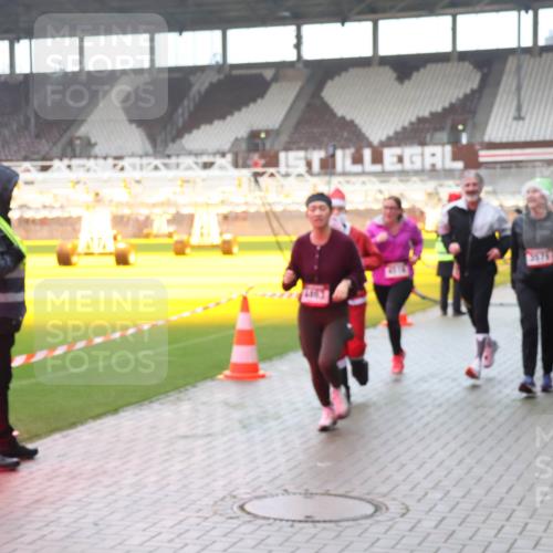07.12.2025 - St. Pauli X-Mass-Run No. 15 Luisa Fischer http://msf.ph/oto/9377830 07.12.2025 10:28:12 Ziel 3571, 175, 1717, 1742, 1745, 2060, 2101, 2188, 2677, 3154, 3156, 3412, 3458, 3571, 3706, 3707, 3713, 3714, 3715, 3722, 3723, 3730, 3793, 3879, 3881, 3883, 4064, 4065, 4132, 4133, 4189, 4344, 4350, 4383, 4435, 4453, 4454, 4462, 4463, 4515, 4516, 4527, 4538, 4700, 4708, 4710, 4875 meine-sportfotos.de
