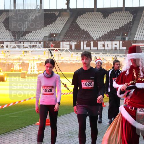 07.12.2025 - St. Pauli X-Mass-Run No. 15 Luisa Fischer http://msf.ph/oto/9377831 07.12.2025 10:03:19 Ziel 5, 1829, 1828, 2, 2906, 177, 44, 177, 442, 443, 885, 918, 936, 943, 956, 1105, 1118, 1314, 1594, 1828, 1829, 2505, 2510, 2514, 2604, 2780, 2781, 2908, 3284, 3417, 3518, 3892 meine-sportfotos.de