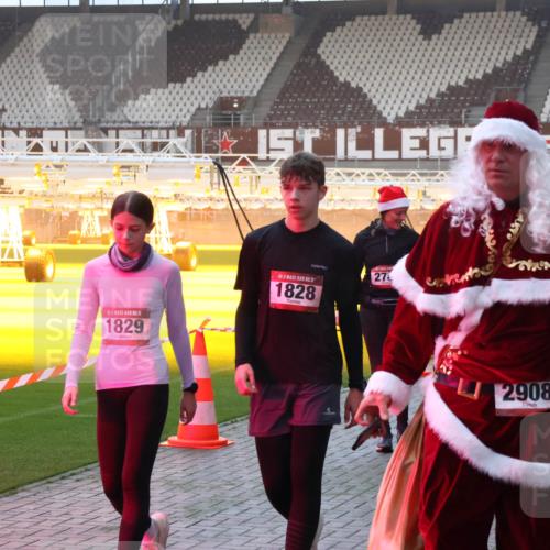 07.12.2025 - St. Pauli X-Mass-Run No. 15 Luisa Fischer http://msf.ph/oto/9377836 07.12.2025 10:03:20 Ziel 15, 1829, 1828, 27, 2908, 17, 177, 442, 443, 885, 918, 936, 943, 956, 963, 1105, 1118, 1314, 1594, 1828, 1829, 2505, 2510, 2514, 2604, 2780, 2781, 2908, 3284, 3417, 3518, 3892 meine-sportfotos.de