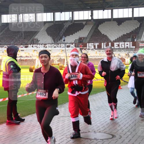 07.12.2025 - St. Pauli X-Mass-Run No. 15 Luisa Fischer http://msf.ph/oto/9377837 07.12.2025 10:28:13 Ziel 4463, 4462, 3571, 3156, 3458, 175, 1507, 1717, 1742, 1745, 2060, 2101, 2188, 2677, 3154, 3156, 3412, 3458, 3571, 3706, 3707, 3713, 3714, 3715, 3722, 3723, 3729, 3730, 3793, 3879, 3881, 3883, 4064, 4065, 4132, 4133, 4189, 4344, 4350, 4383, 4435, 4453, 4454, 4462, 4463, 4515, 4516, 4527, 4538, 4700, 4704, 4708, 4710, 4875 meine-sportfotos.de