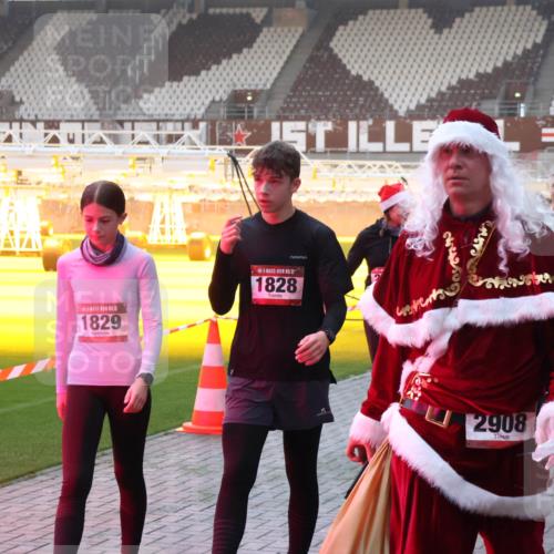 07.12.2025 - St. Pauli X-Mass-Run No. 15 Luisa Fischer http://msf.ph/oto/9377838 07.12.2025 10:03:20 Ziel 15, 1829, 1828, 42, 2908, 177, 442, 443, 885, 918, 936, 943, 956, 963, 1105, 1118, 1314, 1594, 1828, 1829, 2505, 2510, 2514, 2604, 2780, 2781, 2908, 3284, 3417, 3518, 3892 meine-sportfotos.de