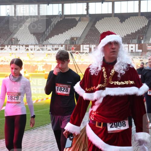 07.12.2025 - St. Pauli X-Mass-Run No. 15 Luisa Fischer http://msf.ph/oto/9377843 07.12.2025 10:03:21 Ziel 15, 1829, 15, 1828, 2908, 31, 442, 2923, 177, 442, 443, 460, 885, 918, 936, 943, 956, 963, 1105, 1118, 1314, 1594, 1828, 1829, 2505, 2510, 2514, 2682, 2780, 2781, 2908, 3284, 3417, 3518, 3892 meine-sportfotos.de