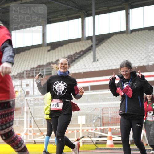 07.12.2025 - St. Pauli X-Mass-Run No. 15 Patografie http://msf.ph/oto/9377848 07.12.2025 10:08:43 Ziel 390, 707, 786, 789, 947, 1002, 1031, 1176, 2247, 2248, 2521, 3212, 3332, 3335, 3484, 3495, 3671, 3759, 3904, 3907, 4205, 4232, 4234, 4451 meine-sportfotos.de